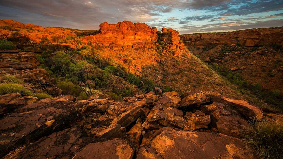 求一部电影 记得是去尼姑庵摘竹子来打僵尸尼姑正在换裤子。
