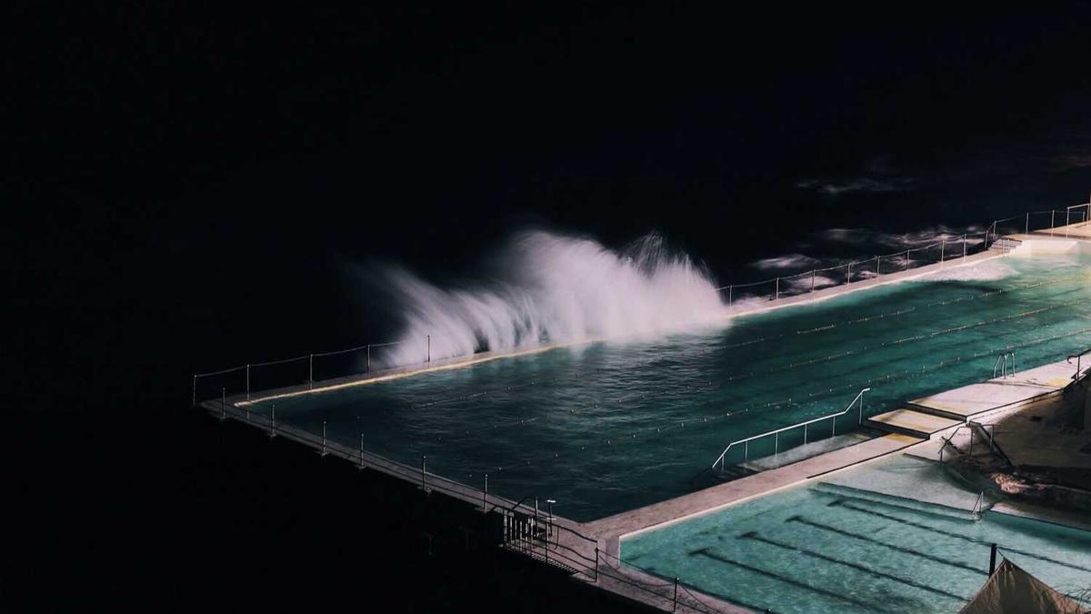 刚刚公安局的打电话来说我身份证被人盗用涉及洗钱案件 关键是他们知 ...