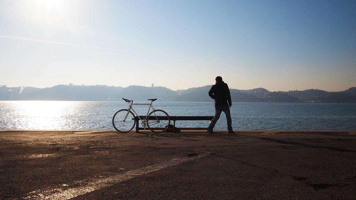 昆明一少年取暖器上放积木引发火灾!保安救人两次被浓烟呛退_百度...
