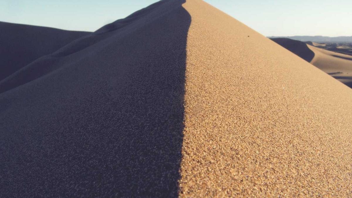 杭州飞韩国一航班行李架起火